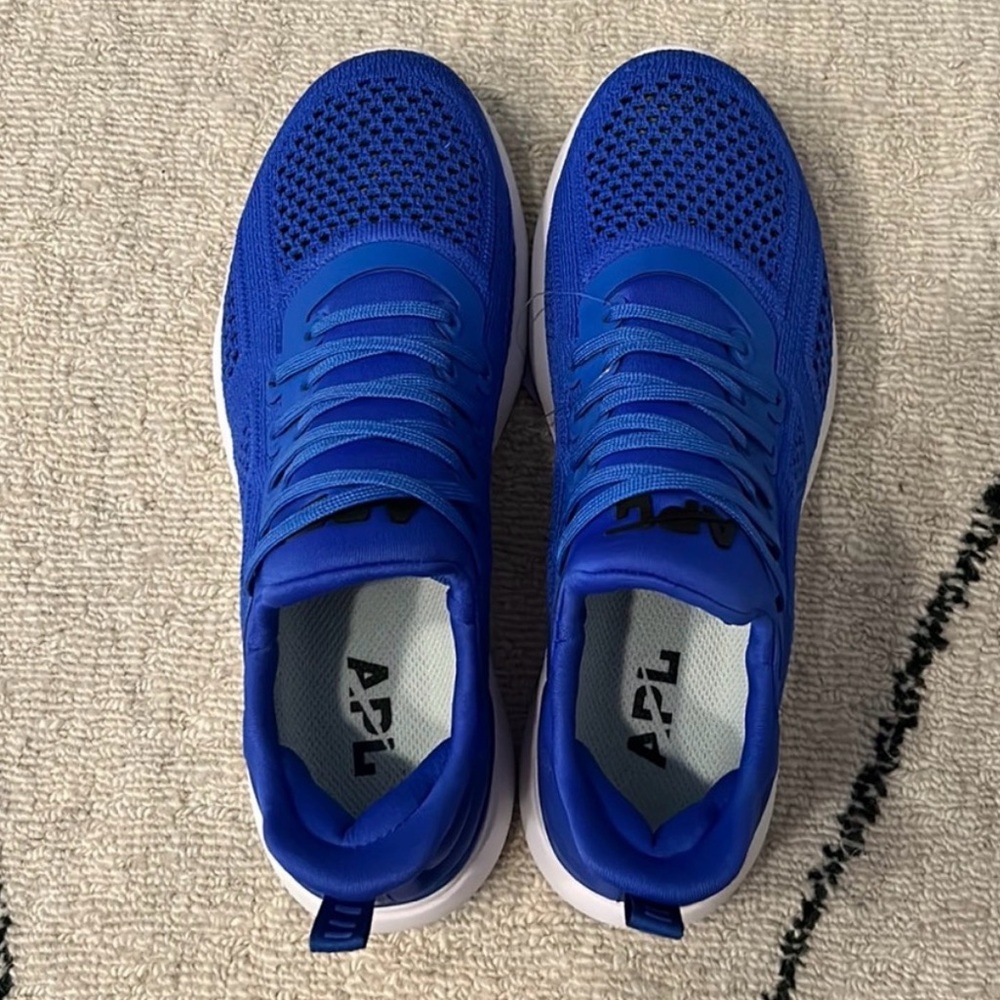 NEW APL Techloom Tracer Women’s Sneakers. 7.5